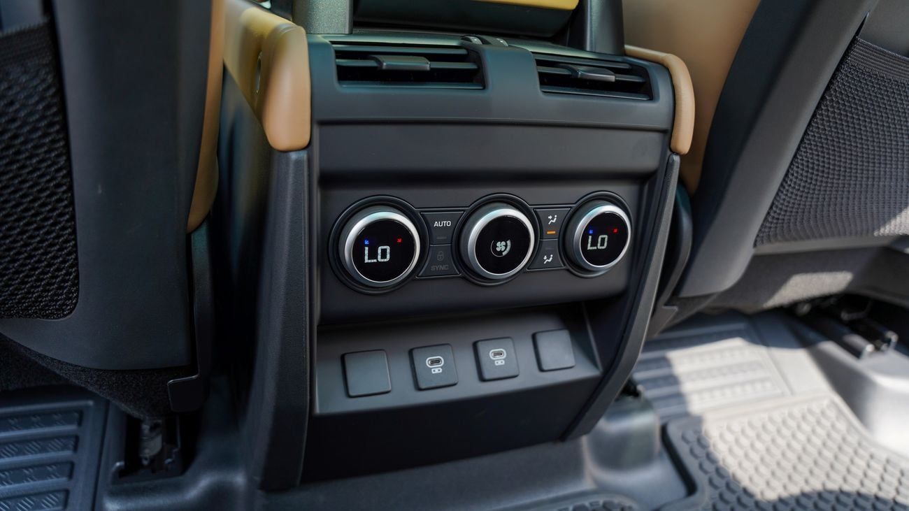 Land Rover Defender P400 110 X-Dynamic HSE 3.0L (5 Seater)