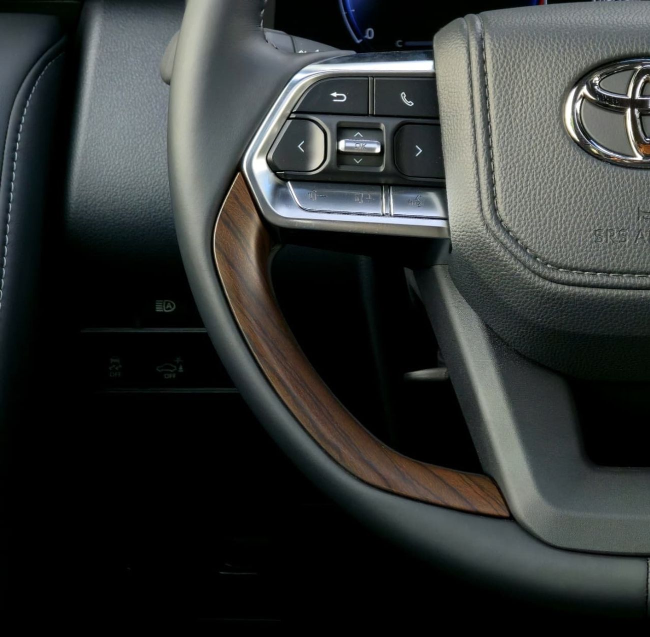 تويوتا لاند كروزر Toyota Land Cruiser VX 4.0 2025 Full