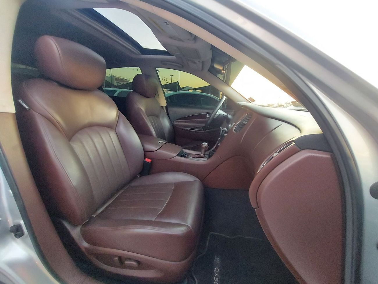 إنفينيتي QX50 Excellence 3.7L RWD