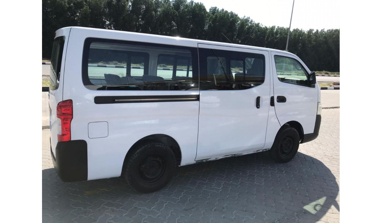 Nissan Urvan Nissan urvan 2014 gcc diesal 9 seat very good condition for sale