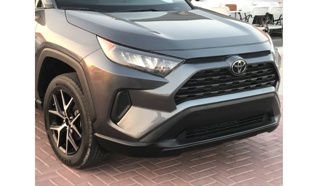 Toyota RAV4 LE