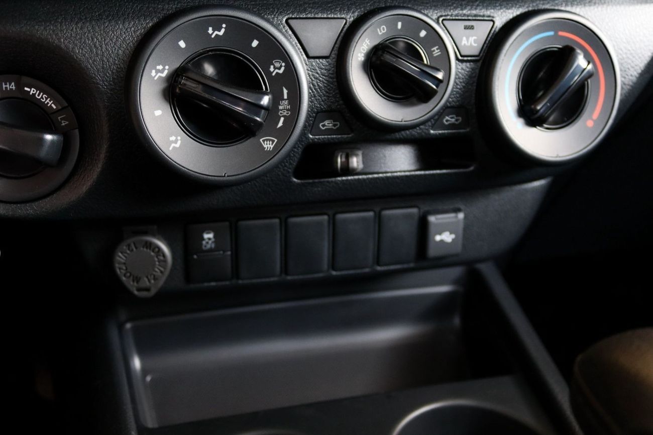 Toyota Hilux 2025 TOYOTA HILUX 2.7 4X4 AT **EXPORT ONLY**التصدير فقط خارج الخليج***