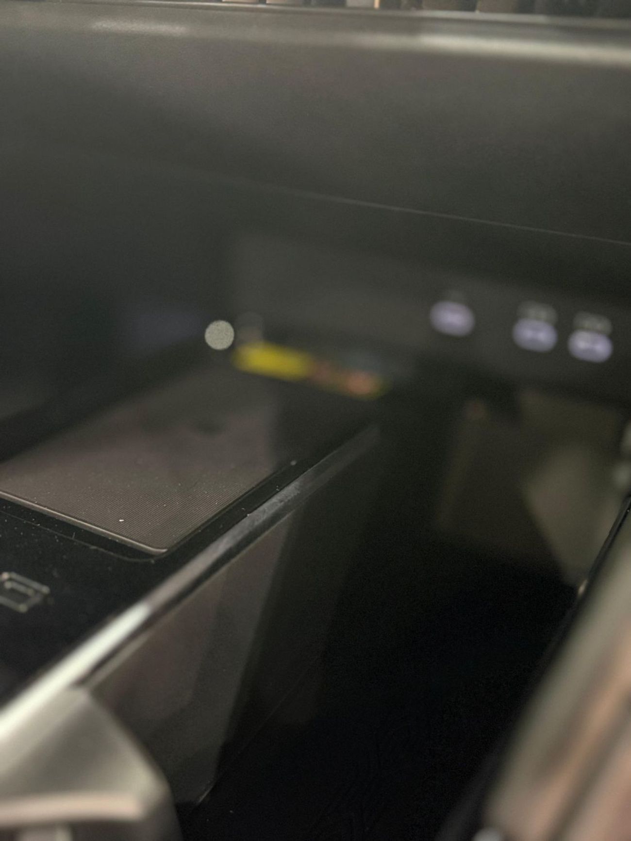 Toyota Camry (*تويوتا كامري هايبرد/ لاكجري*) *موديل* : 2025 *السعر* : 105.000 درهم  *ممشي* : صفر ك/م  (*مواصفات خ