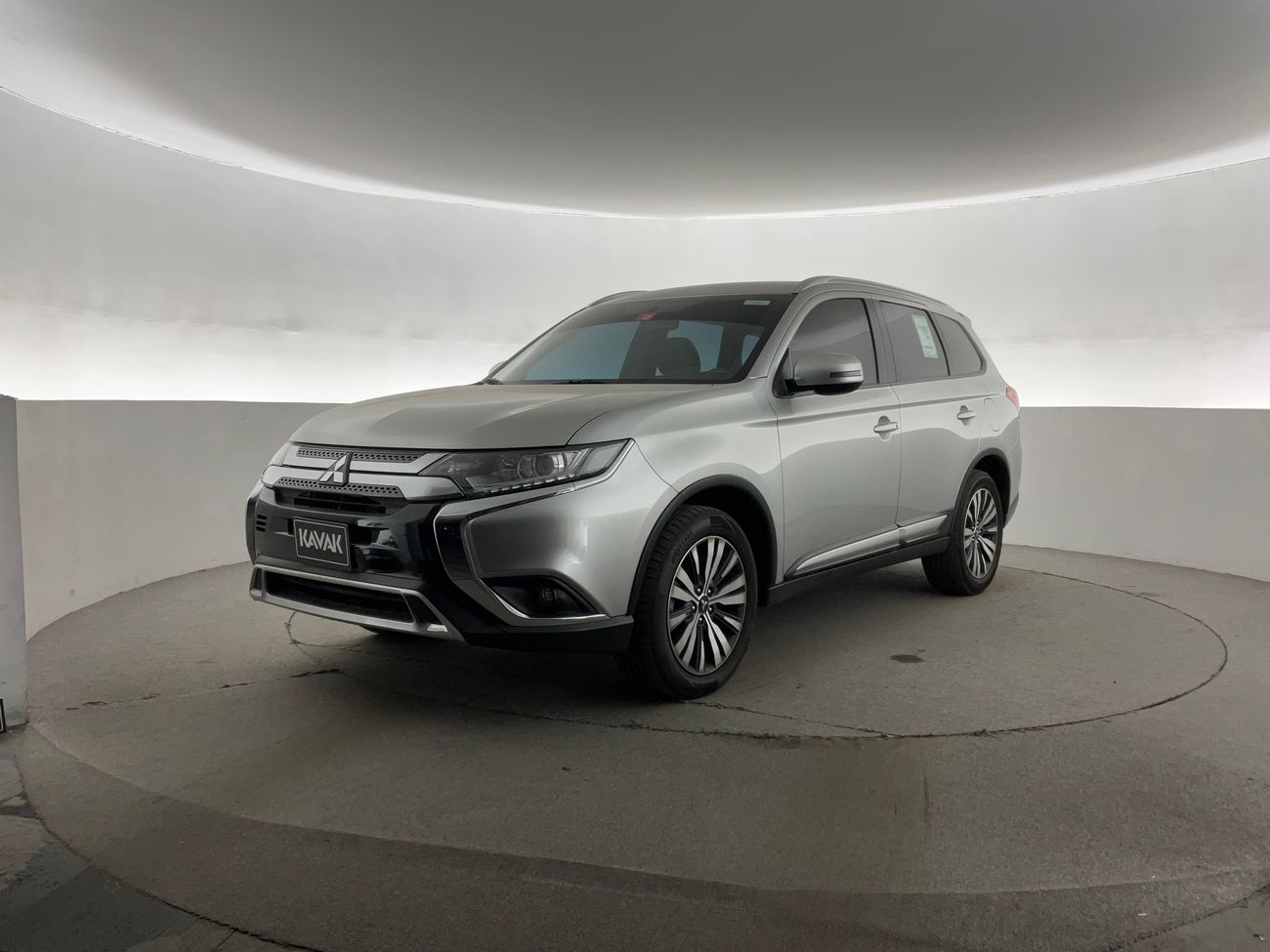 ميتسوبيشي آوتلاندر GLX Midline | National Day Celebration | شامل الضمان | 0 ﺪﻔﻋﺓ ﺃﻮﻟﻯ