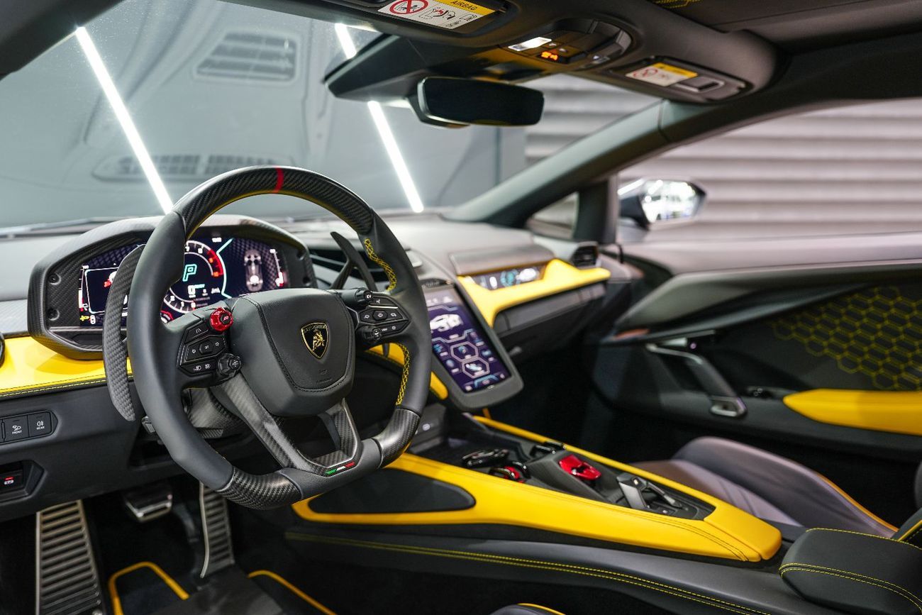لامبورغيني ريفويلتو 6.5L V12 Hybrid 2024 Lamborghini Revuelto, Brand New, Carbon Fiber Interior, GCC Specs!!