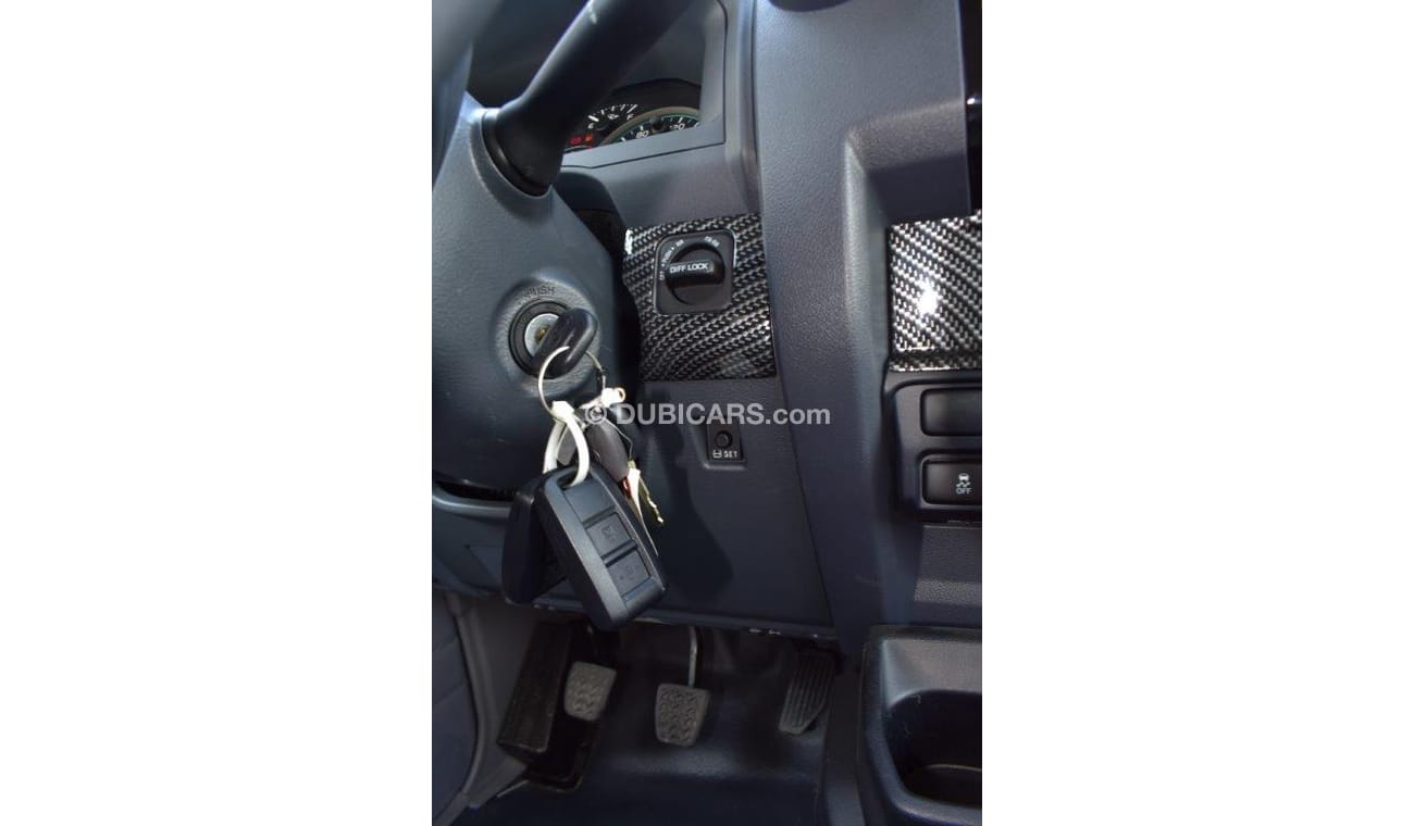 تويوتا لاند كروزر بيك آب Double Cab Pickup Black Edition