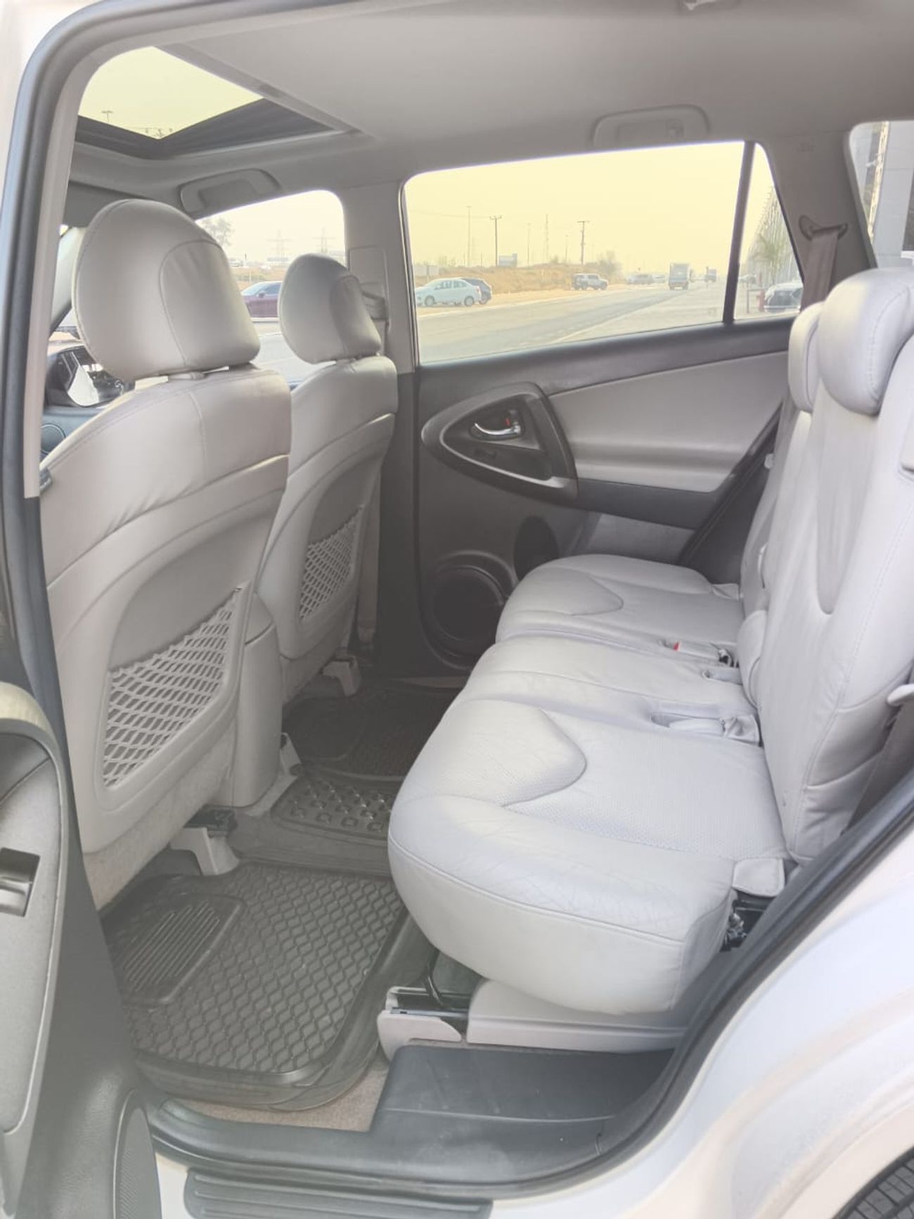 تويوتا راف ٤ non accident orignal paint