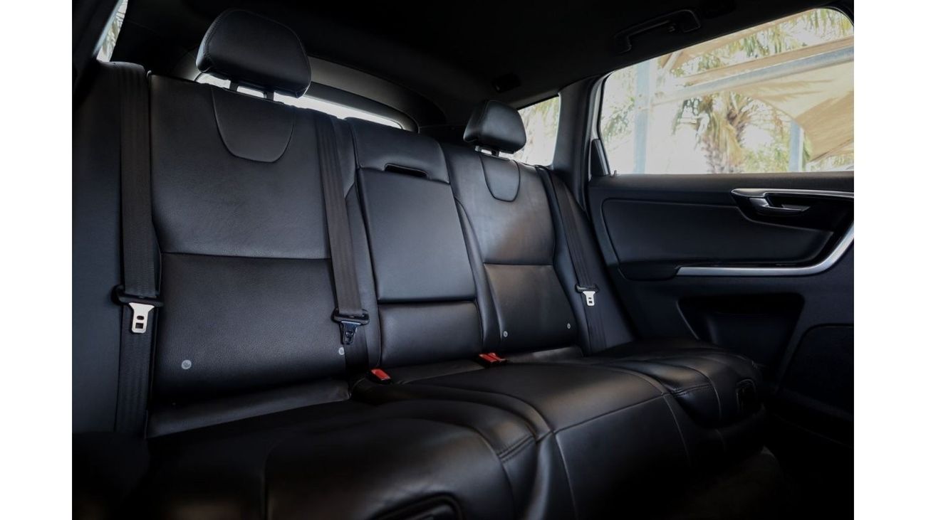 فولفو XC 60 Volvo XC60 2016 GCC under Warranty with Flexible Down-Payment.