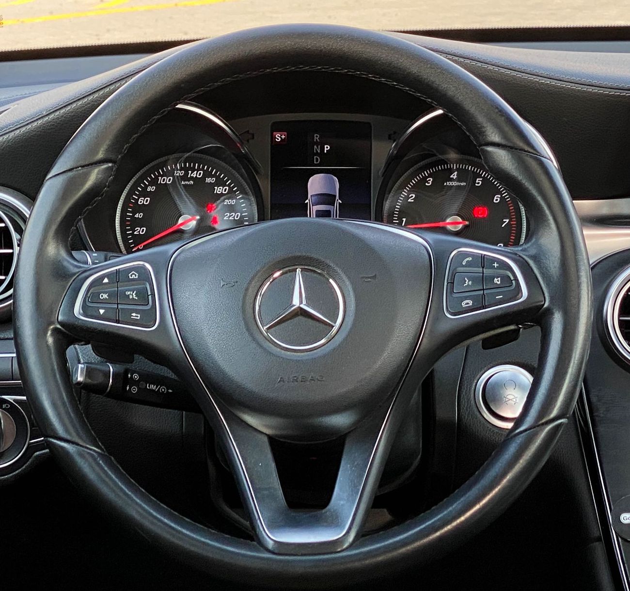 Mercedes-Benz GLC 250 4MATIC 2.0L Mercedes GLC 250, 2018 4MATIC, GCC original paint accident-free, in excellent condition