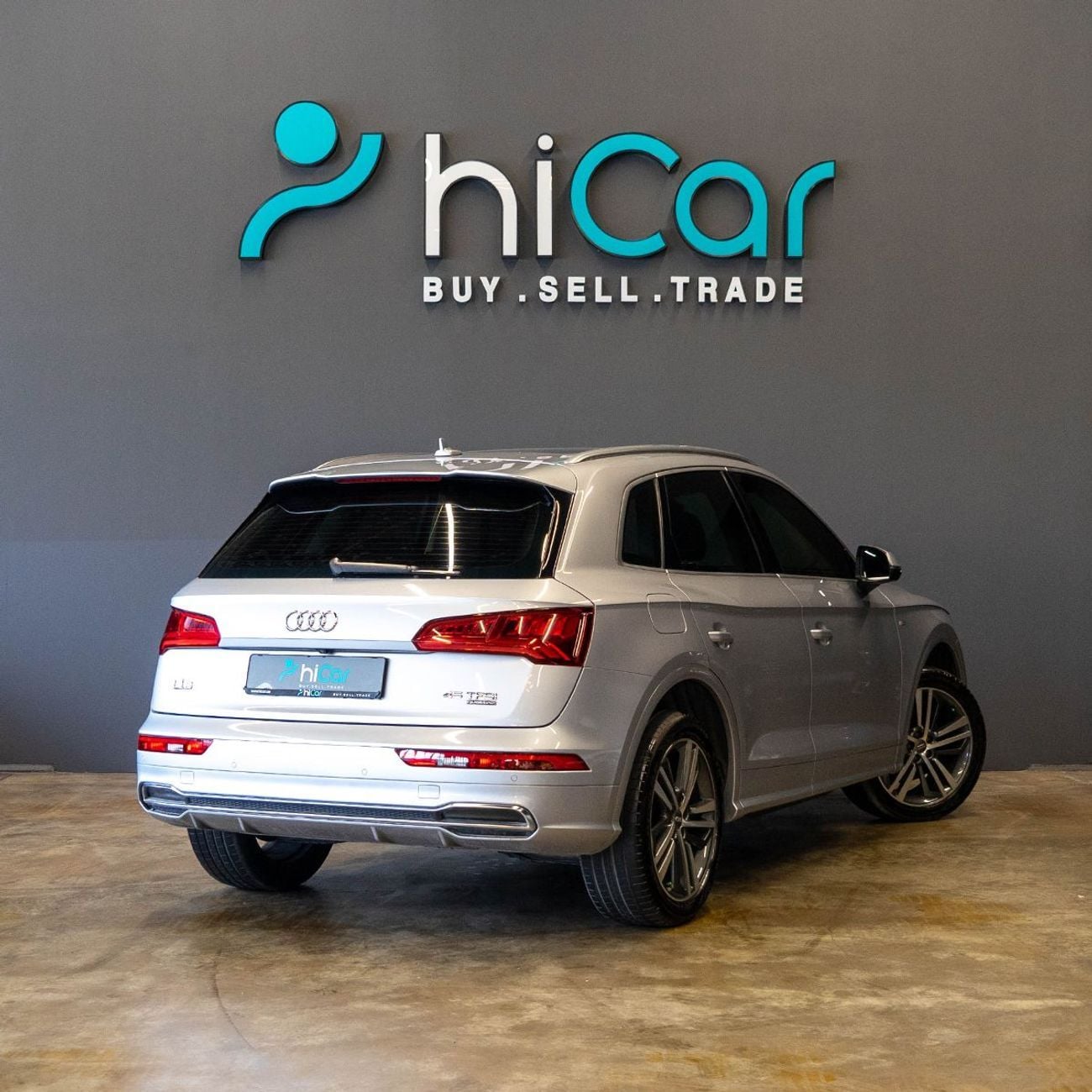 Audi Q5 AED 2,011 pm • 0% Downpayment • Audi Q5 45TFSI S-Line • 1 Year Warranty