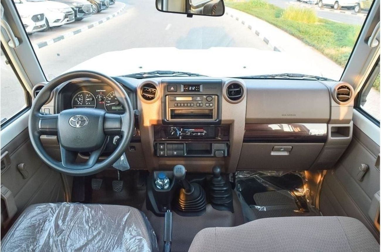 تويوتا لاند كروزر 70 TOYOTA LAND CRUISER 78 4.0L 4WD 3DOOR MT SUV 2025