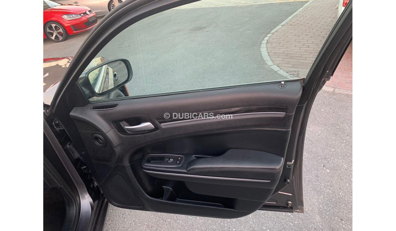 Chrysler 300C Chrysler C300 _2016_Excellent_Condithion _Full opshin