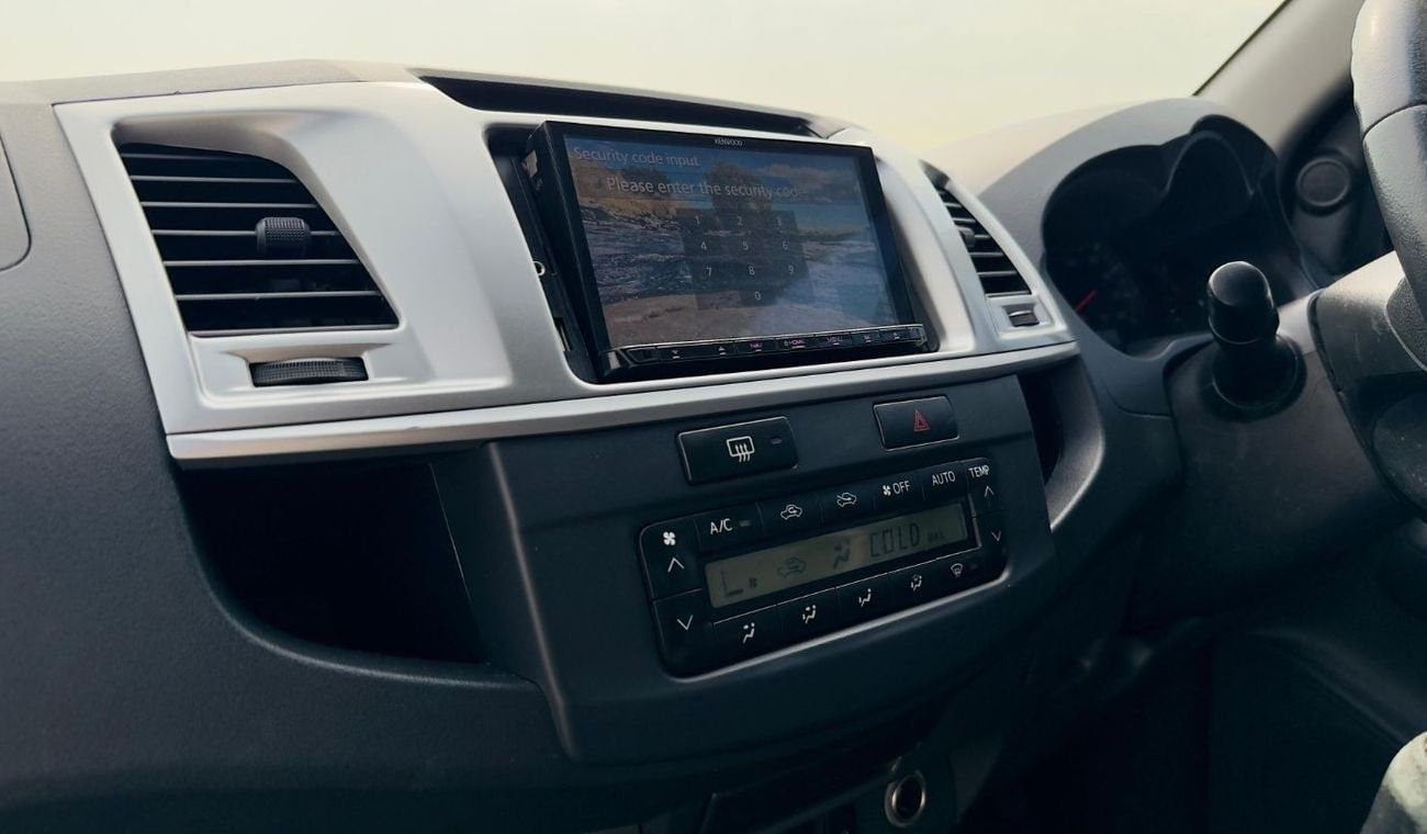 تويوتا هيلوكس 3.0L Diesel MT | OFF Road Tyres | ALLOY RIMS | ROLL BAR | GOOD CONDITION