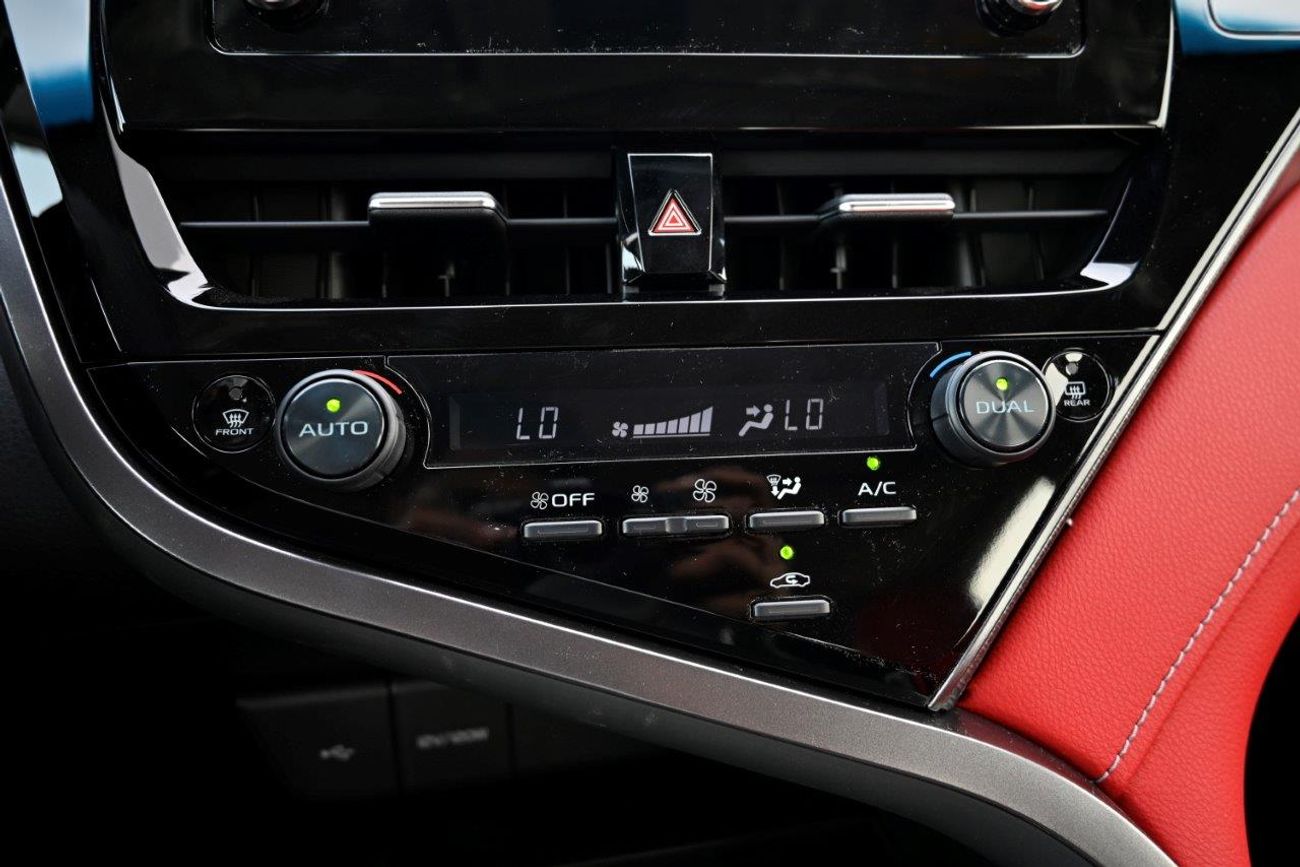 Toyota Camry SE Petrol