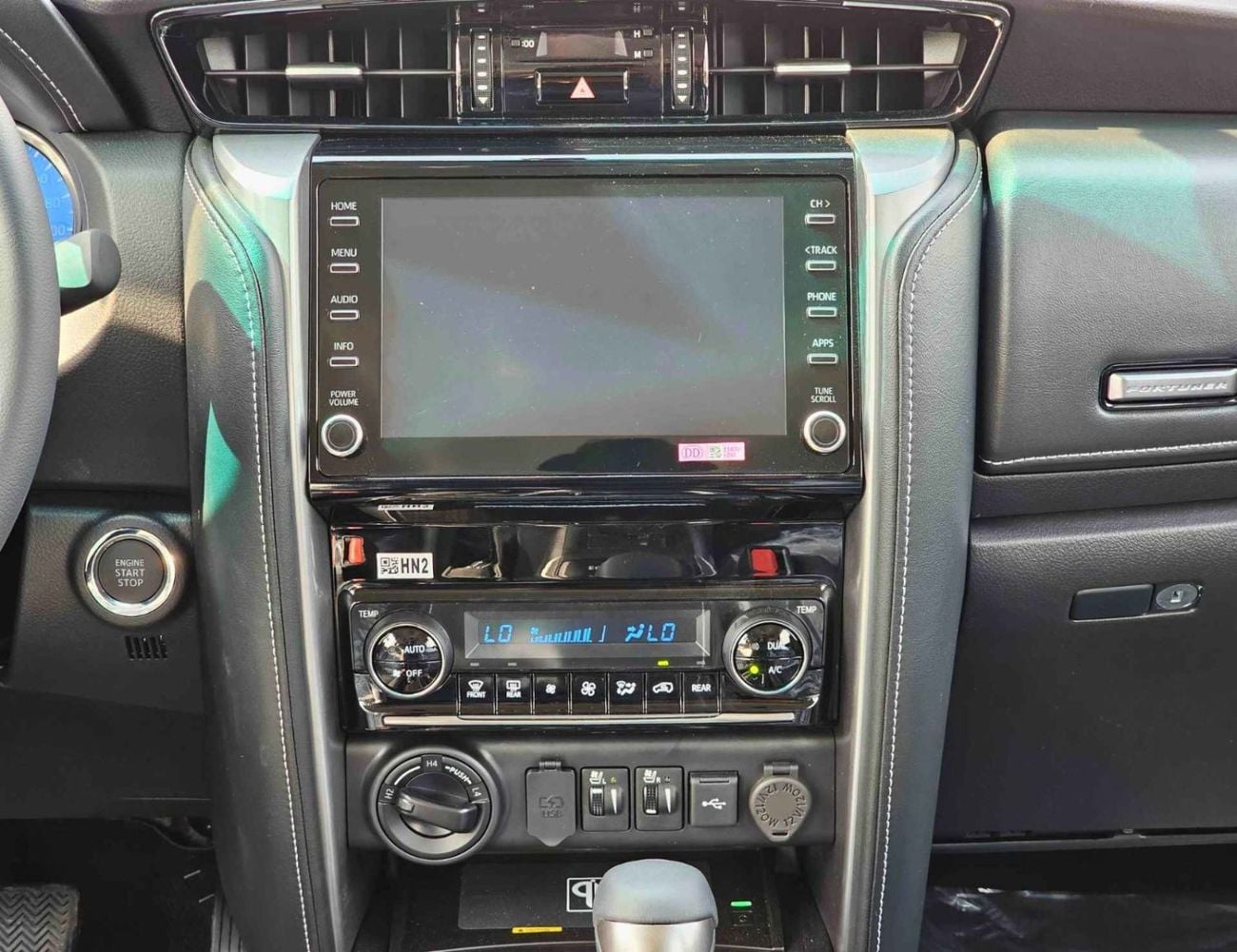 Toyota Fortuner SR5 ADVENTURE / 4.0L V6 PETROL / FRONT PWR SEATS / PUSH START / DIFF LOCK AUTO A/C (CODE # F6HA)