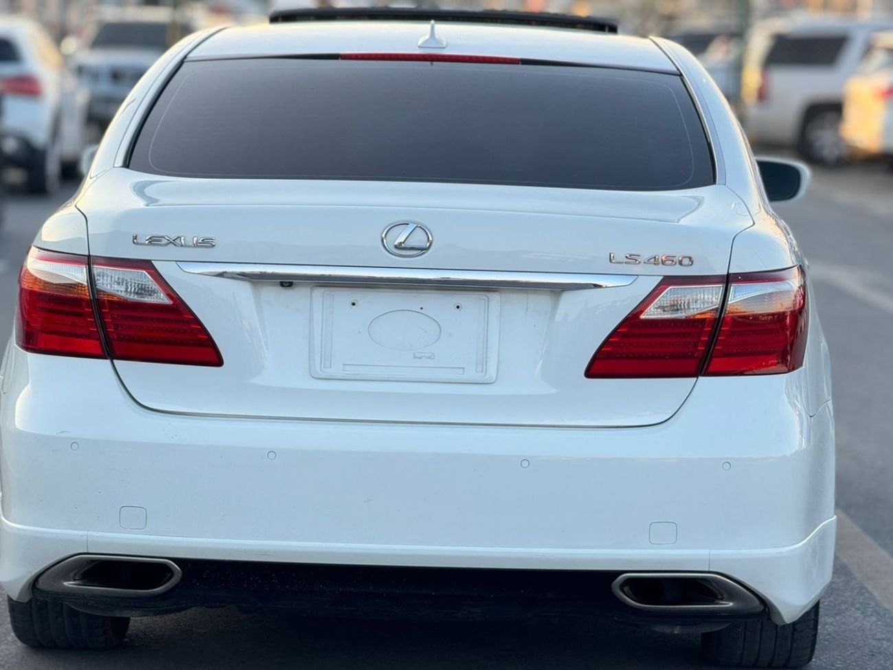 لكزس LS 460 L 4.6L In excellent condition and requires no expense