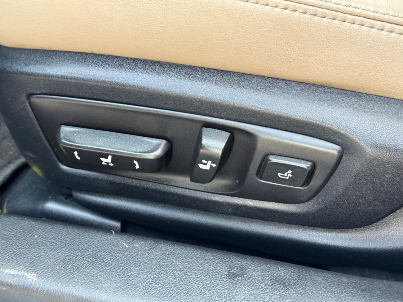 Lexus GS350 Platinum 3.5L V6 3.5L / TRIPLE XENON / RADAR / LANE KEEP ASSIST / COOLING AND HEATING SEATS / LOW MI