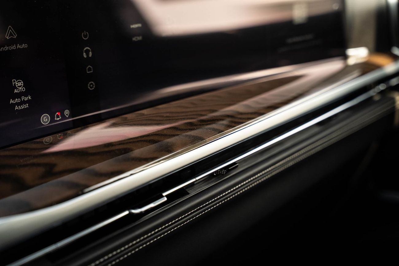 Cadillac Escalade Sport Platinum 6.2L 4WD Sport Platinum Executive 2025 Brand New American Specs 6.2L V8