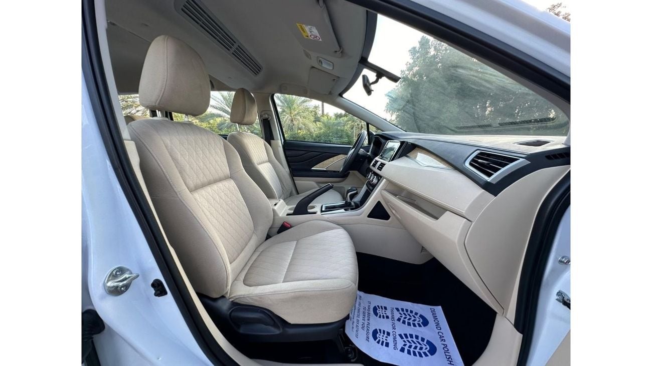 Mitsubishi Xpander Mitsubishi xpander 2023 1.5L // FSH // ORGINAL PAINT // LOW MILEAGE // UNDER WARRANTY