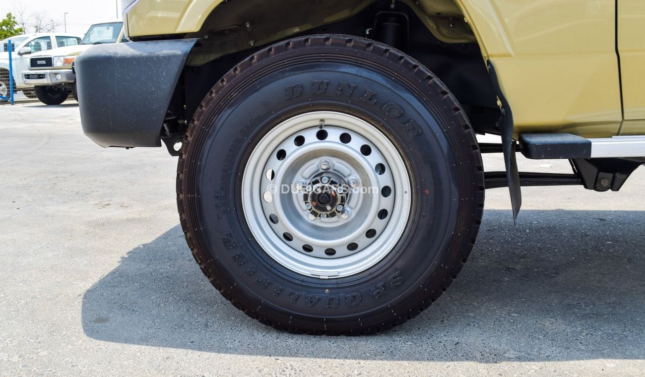 Toyota Land Cruiser Pick Up V6 4.0 L Petrol Double Cabin,4/4,winch,Hub lock,power window,wooden interior