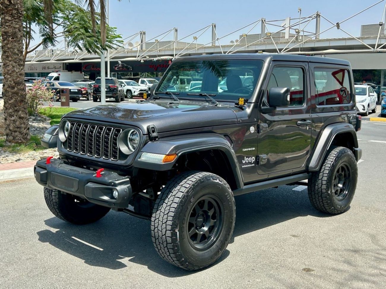 جيب رانجلر Sahara 3.6L A/T (5 Seater) WITH FULL KIT 2019 GCC LOW MILEAGE WITH AGENCY SERVICE HISTORY IN MINT CO