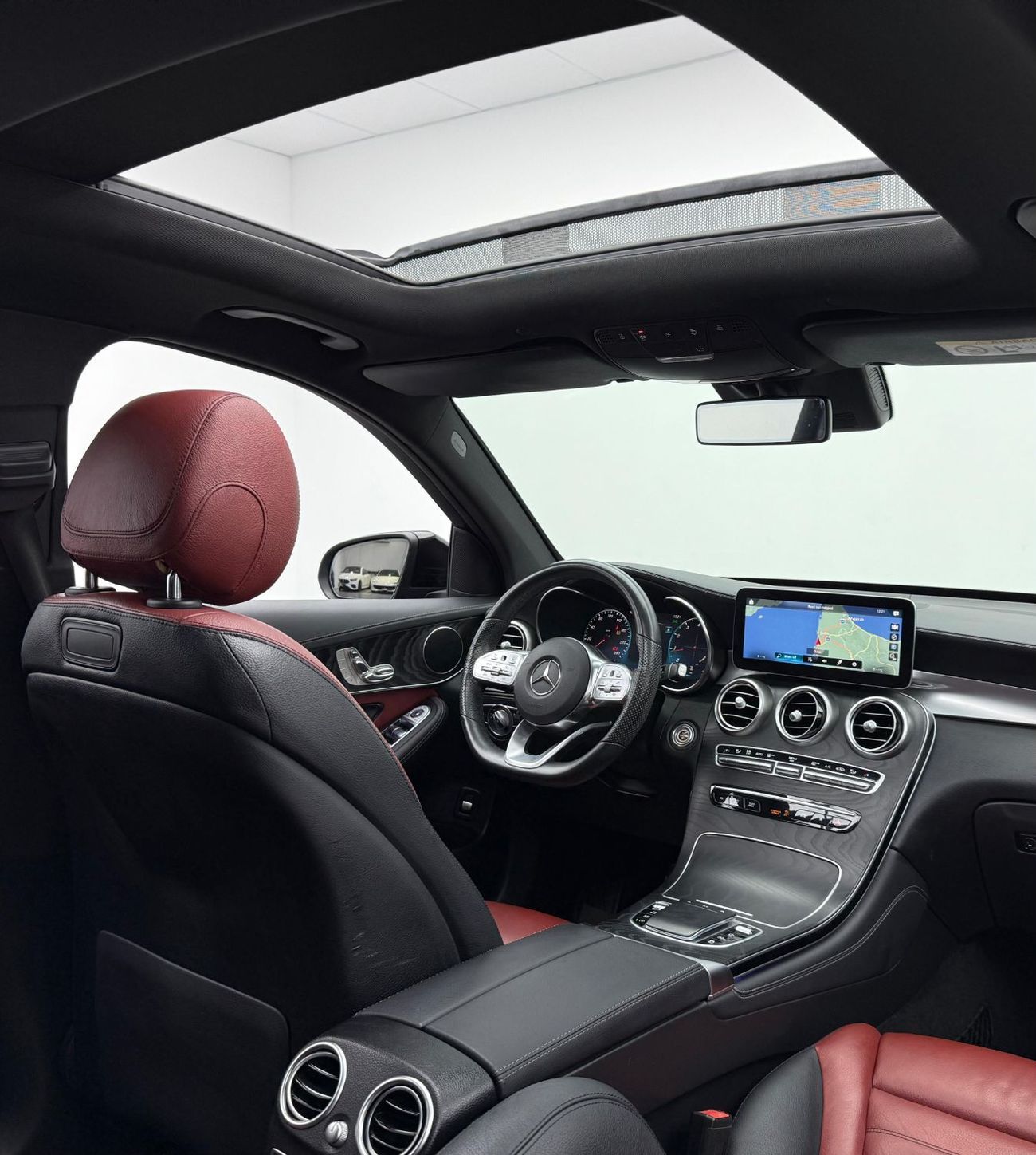 مرسيدس بنز GLC 300 4MATIC 2.0L 2020 Mercedes Benz GLC300 AMG 4MATIC, Warranty, Full Mercedes Service History, GCC