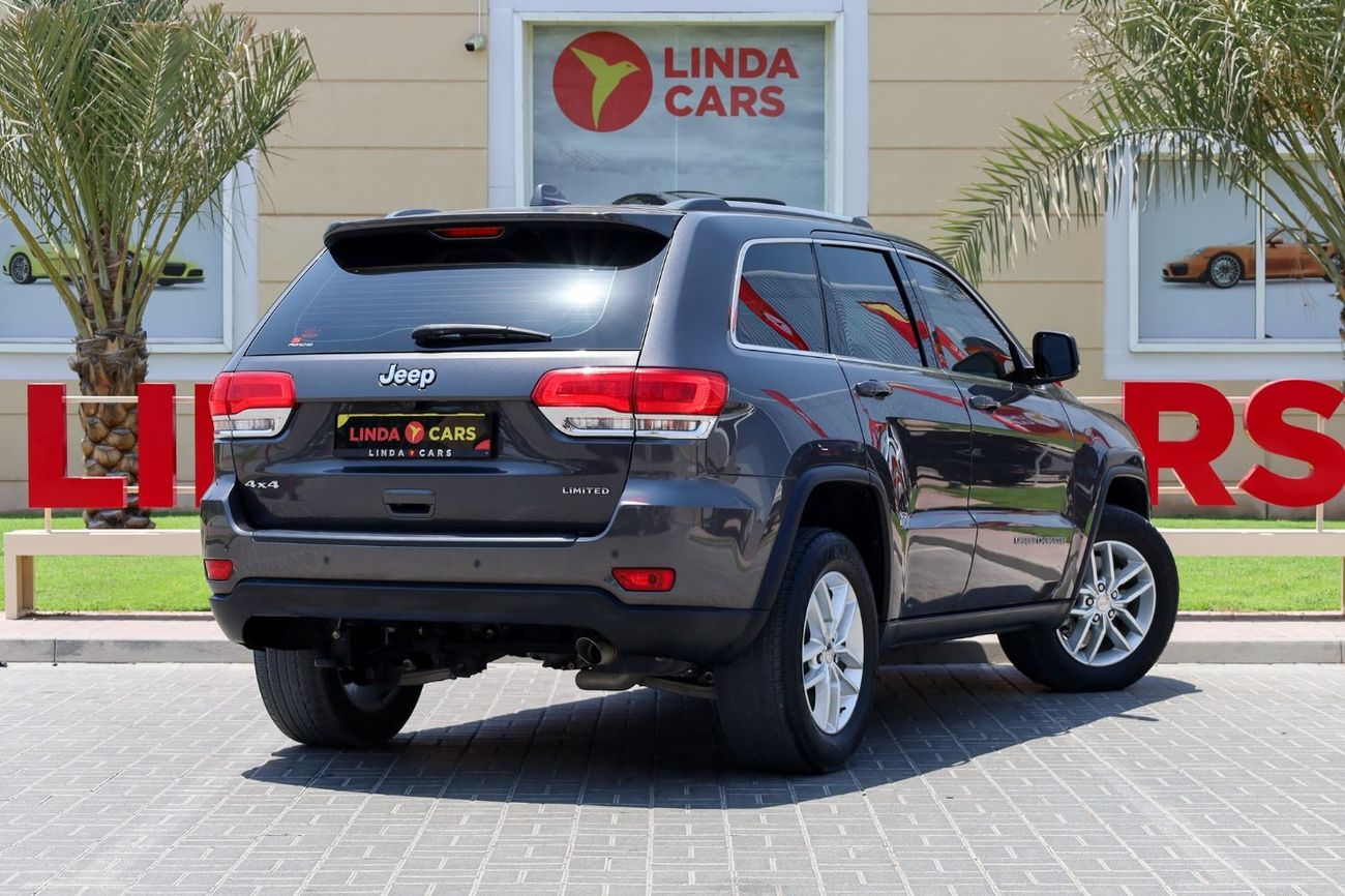 جيب جراند شيروكي Jeep Grand Cherokee Laredo 2017 GCC under Warranty with Flexible Down-Payment/ Flood Free.