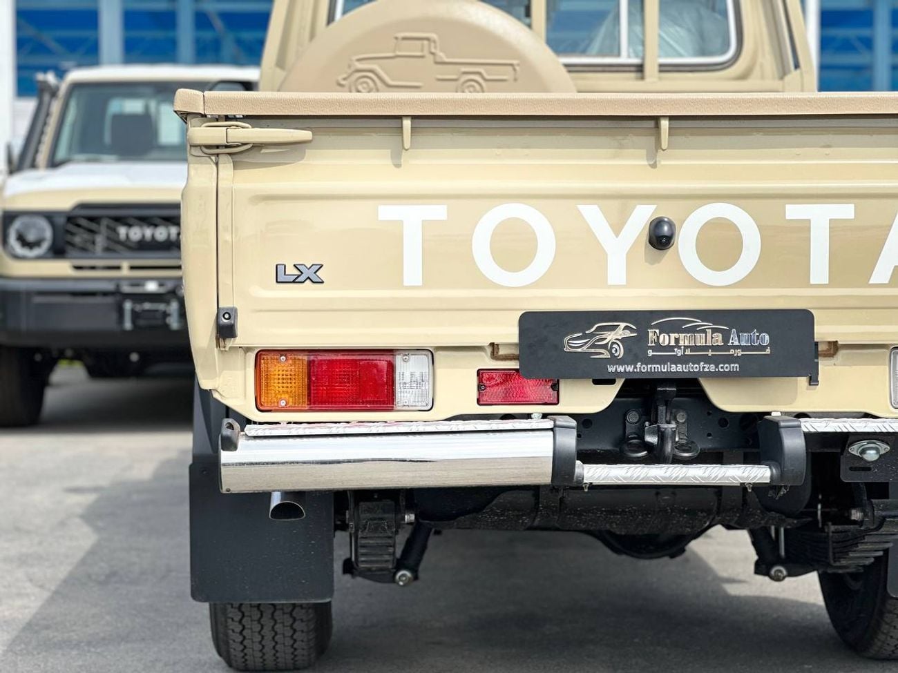 تويوتا لاند كروزر بيك آب LC79، محرك 2.8 لتر ديزل، ناقل حركة يدوي // 2026 // فئة عالية مع رادار، قفل تفاضلي، مشغل DVD وكاميرا 