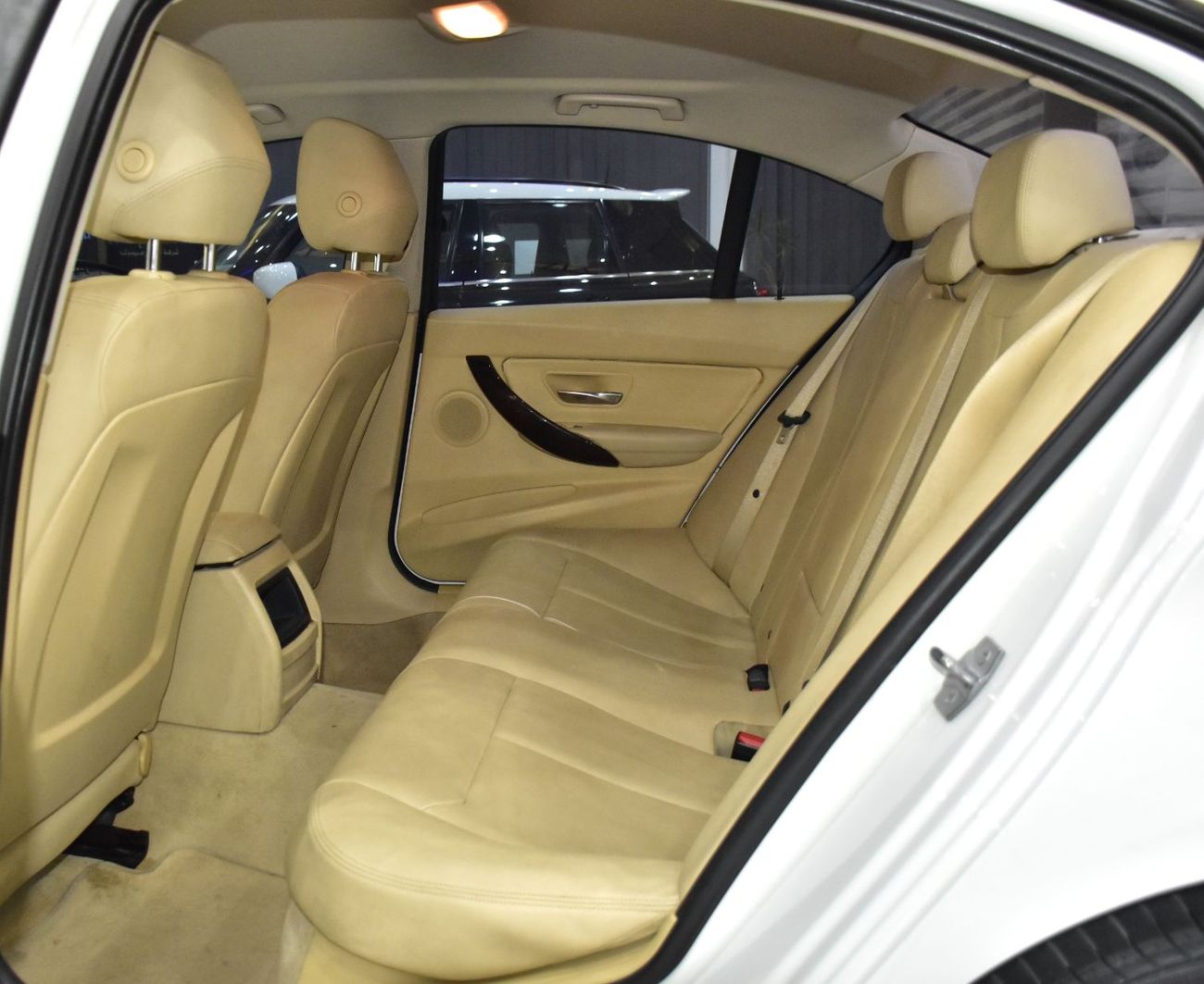 بي أم دبليو 320 EXCELLENT DEAL for our BMW 320i ( 2014 Model ) in White Color GCC Specs