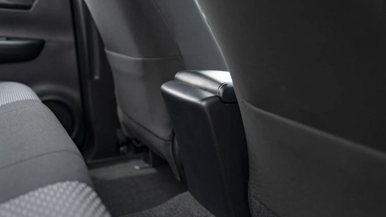 Toyota Hilux Toyota hilux 2.4L diesel mid option MY24