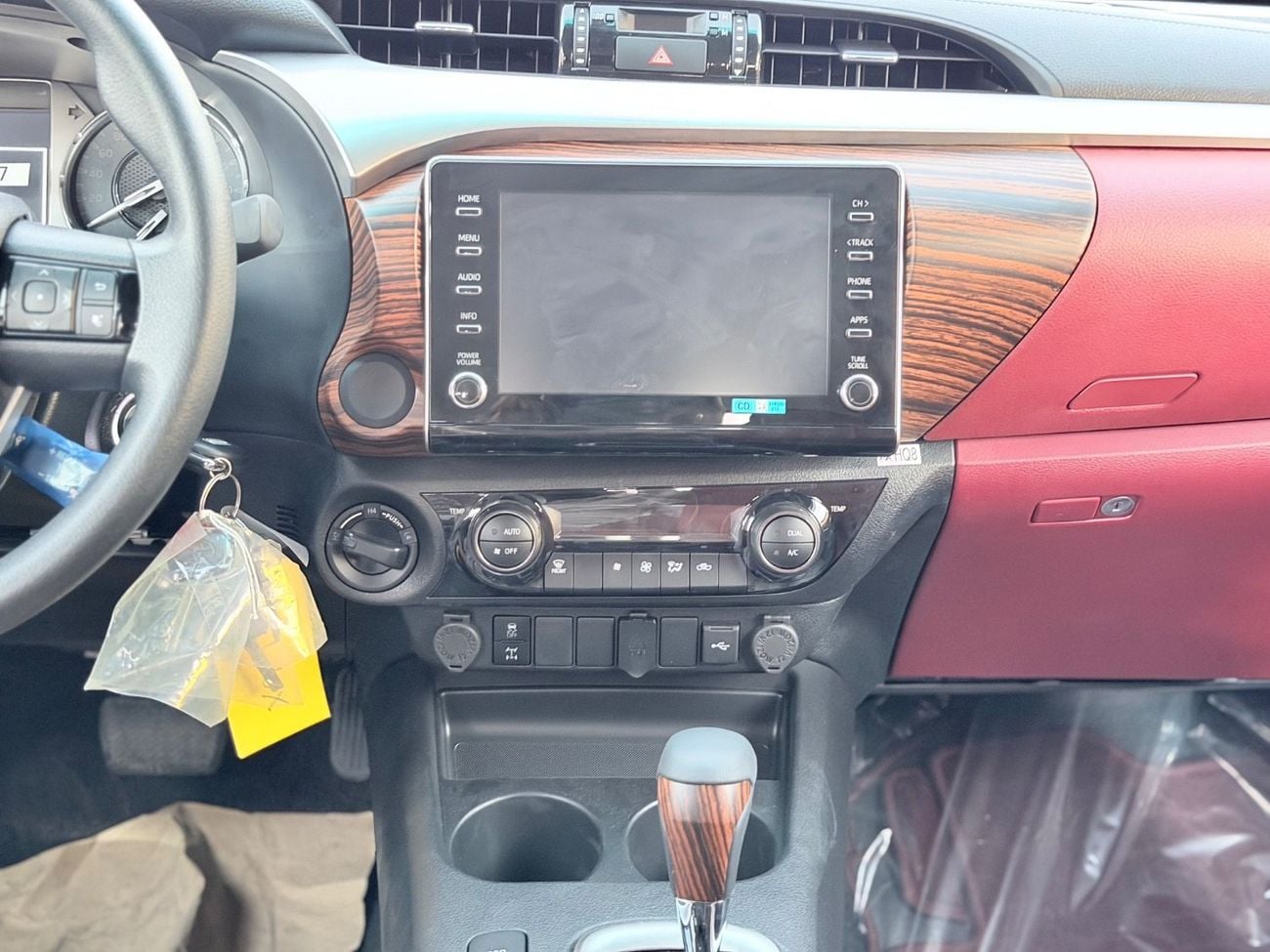 Toyota Hilux GL Toyota Hilux Full Option, 2.4-litre diesel, manual gearbox.