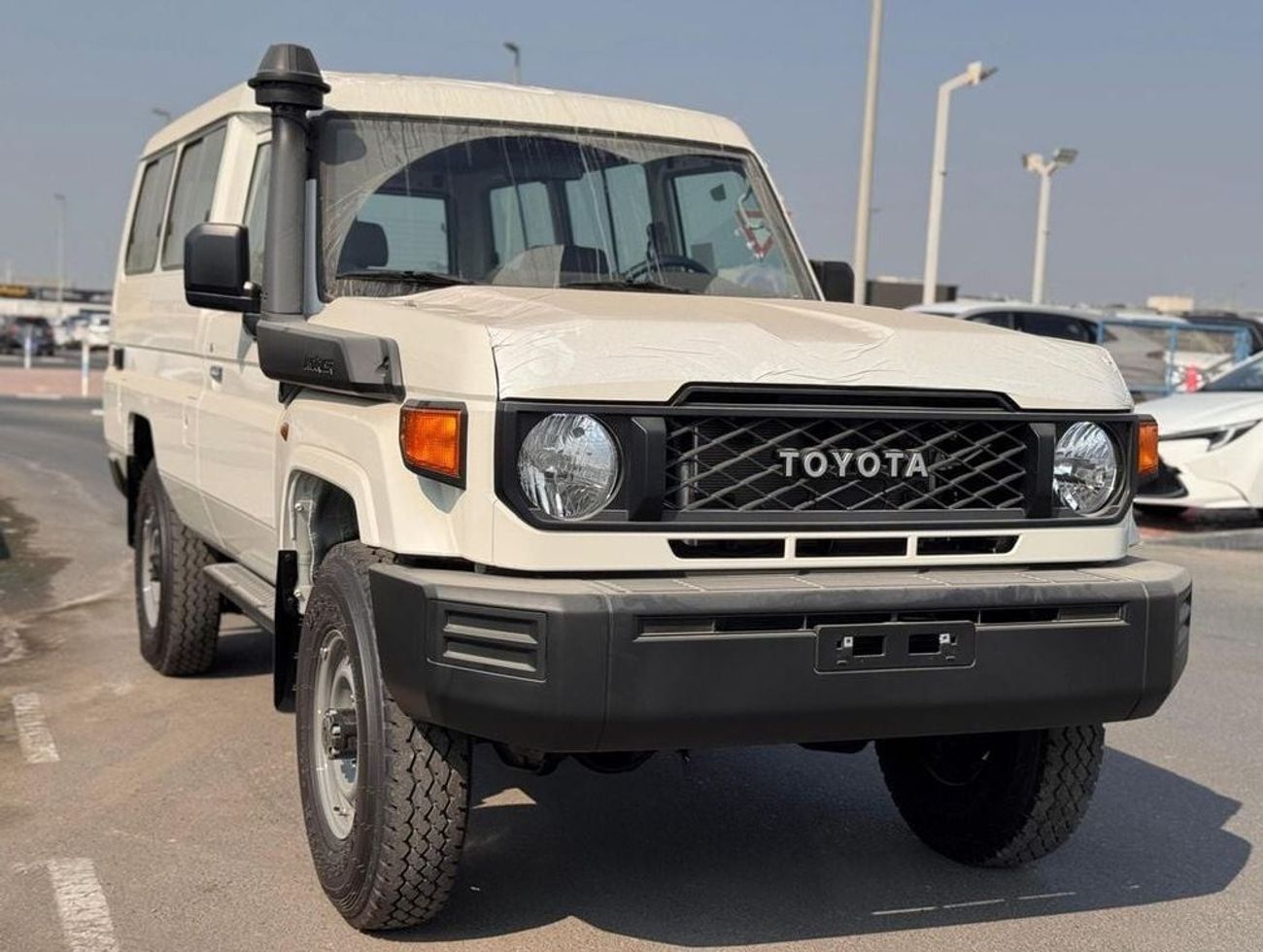 تويوتا لاند كروزر 70 78 4.0L PETROL V6 MANUAL TRANSMISSION ( ONLY FOR RE-EXPORT )