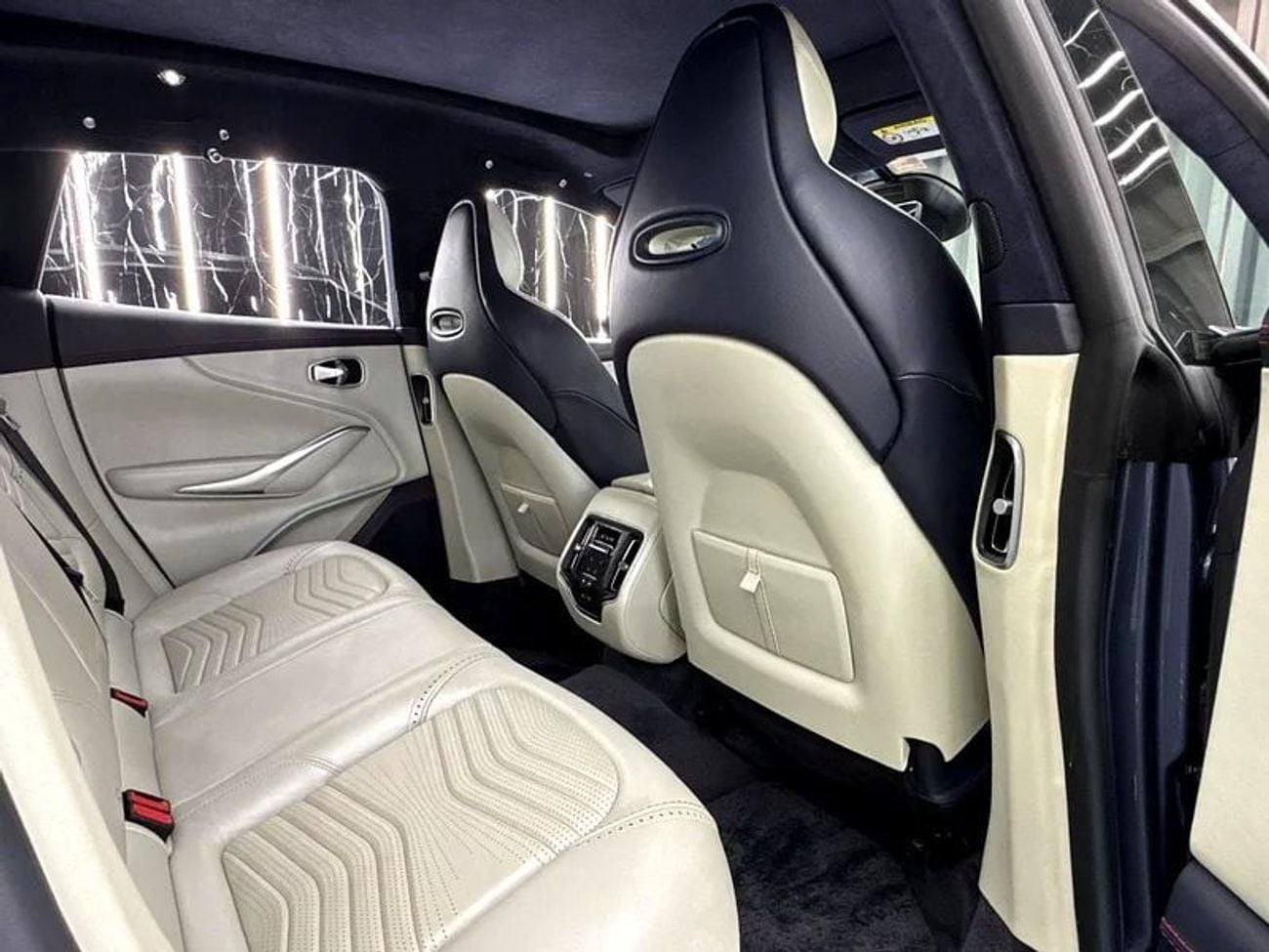 Aston Martin DBX 2021 Aston Martin DBX 505, Feb 2027 Aston Martin Warranty, Fully Loaded, Very Low Kms, GCC