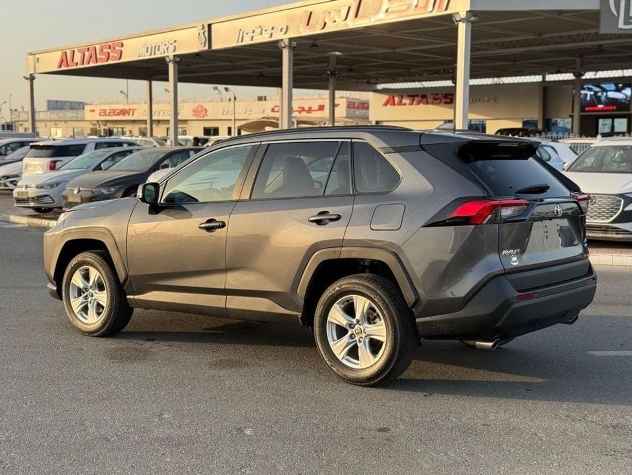 تويوتا راف ٤ 4WD XLE 2.5 push start, leather seats