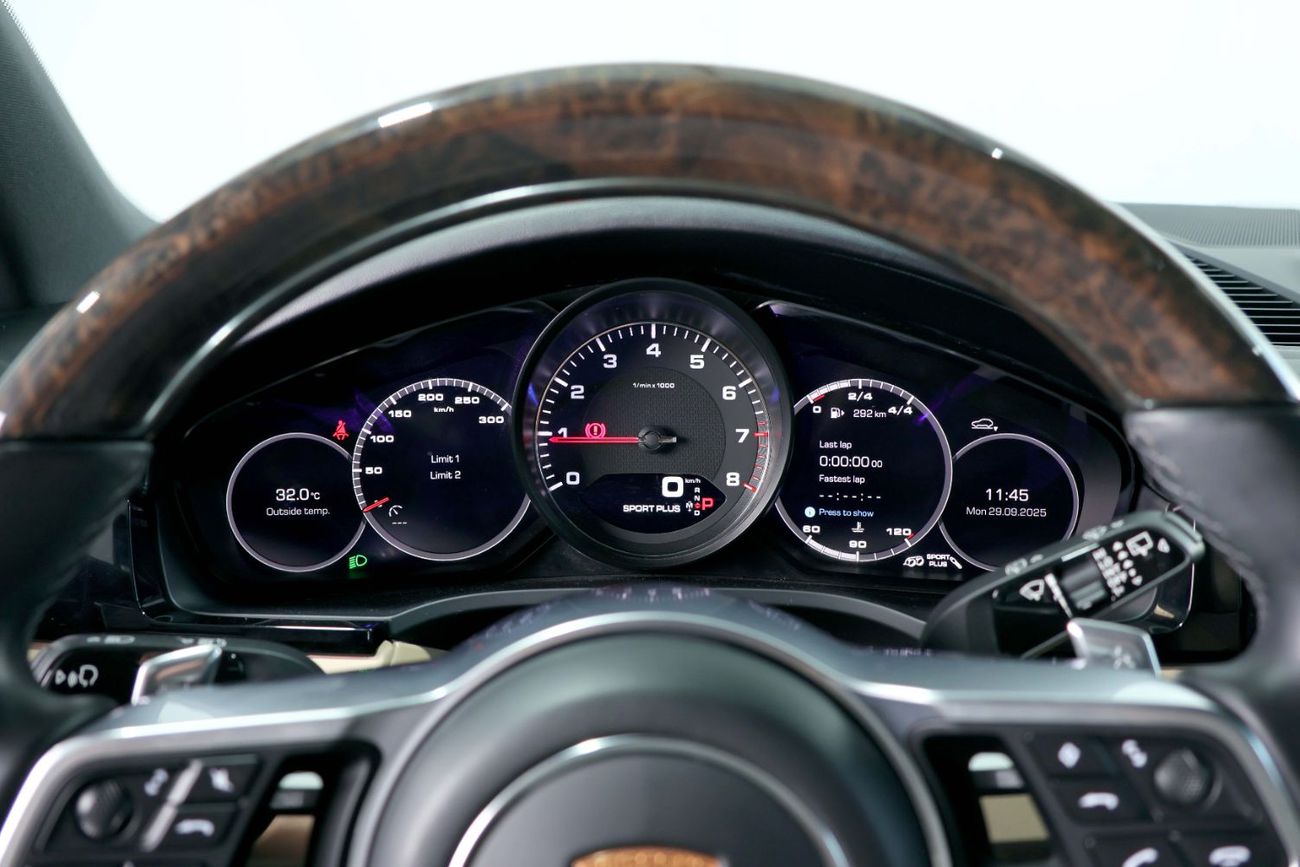 Porsche Cayenne S 2.9L (440 HP) -GCC-Al Nabooda Full Service History-Special Order-Exclusive Colour-Low Mileage