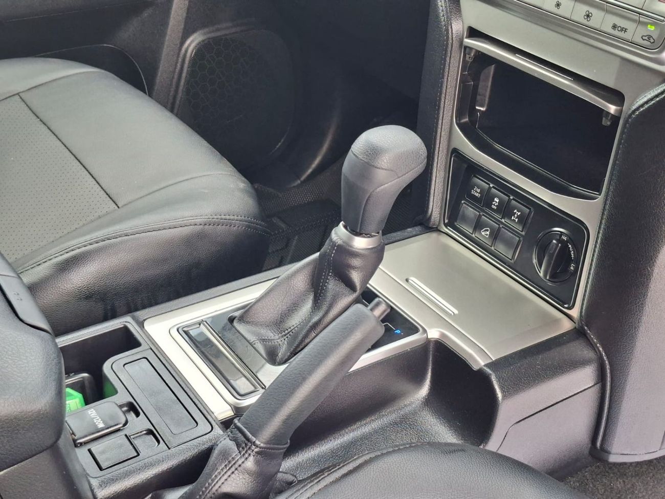 Toyota Prado TX 2.8L Japanese Car 457km driven Diesel engine 4WD Automatic Gear 7 Seats 5 Doors