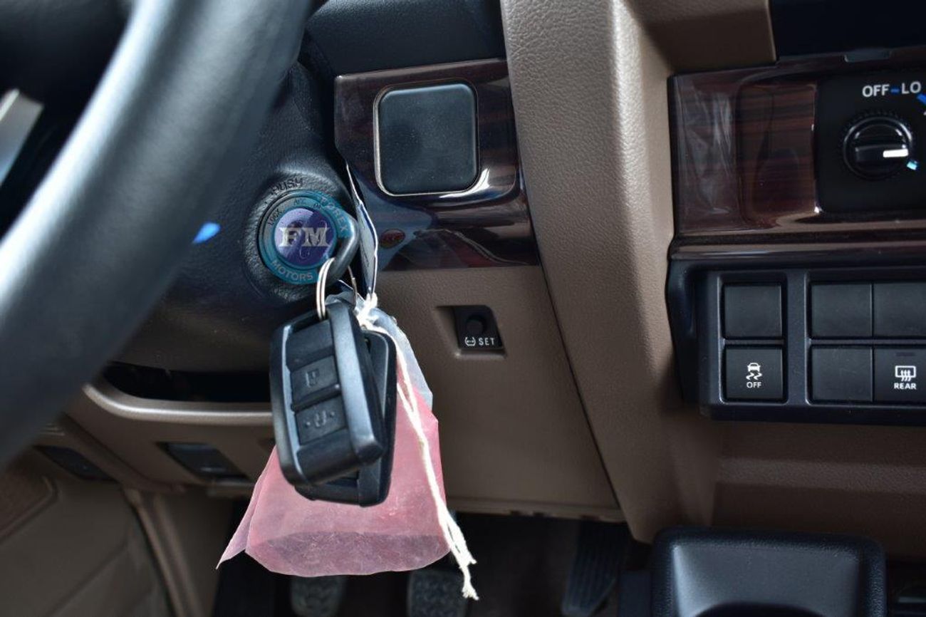 تويوتا لاند كروزر 70 76 LX V6 4.0L 4WD 6 Seater Manual