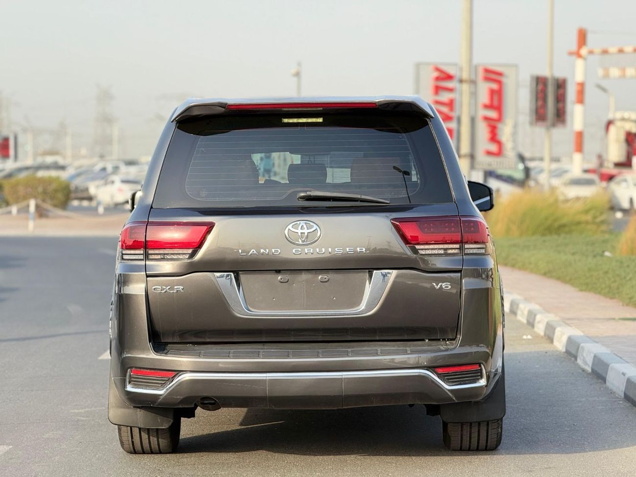 Toyota Land Cruiser Toyota Landcruiser Lc200,2015 grey colour and biegie interior ,Gcc specs LHD petrol engine..8seaters