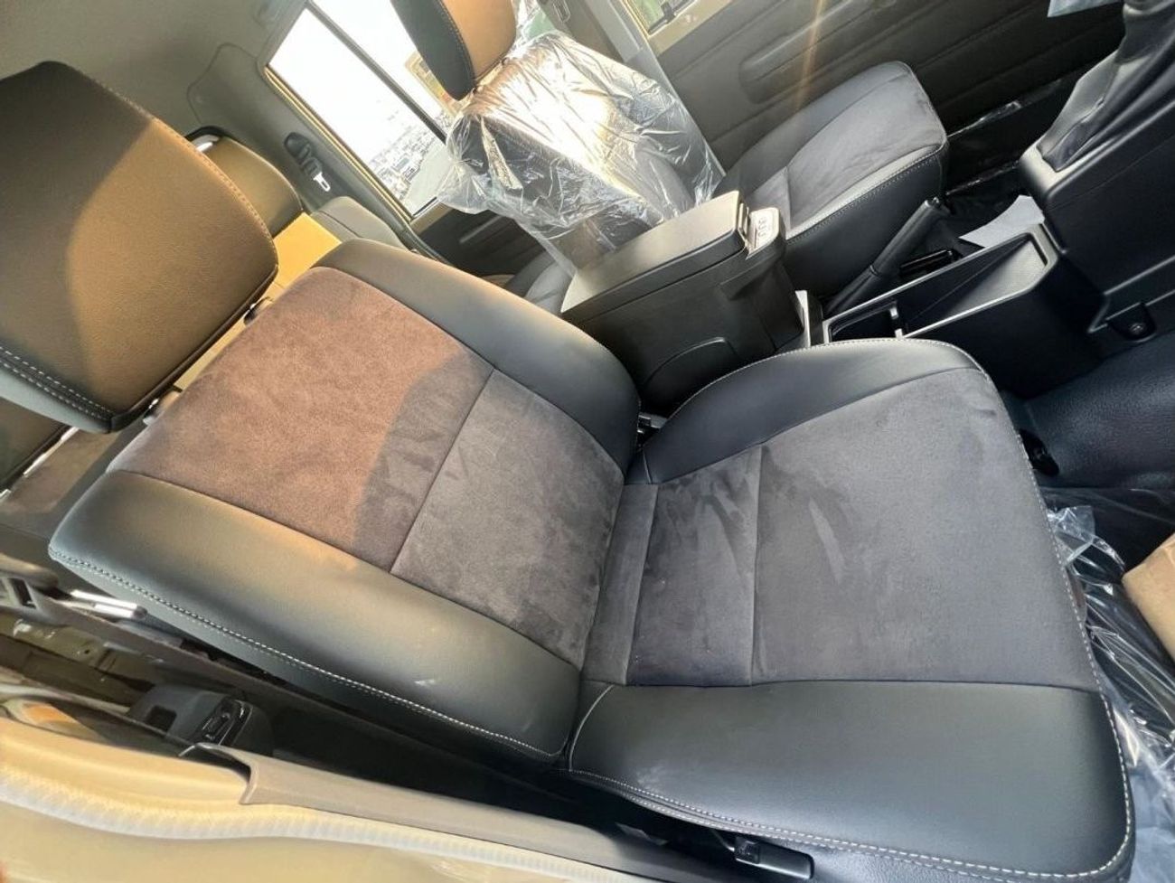 Toyota Land Cruiser Pick Up EXPORT ONLY - LC79 Double cabin Full option- 4.0 Automatic