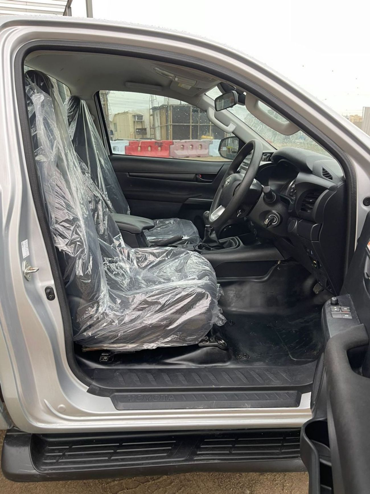 Toyota Hilux diesel engine ,2.8 liter ,manual gear ,year model 2024 ,right hand drive ,only for export available