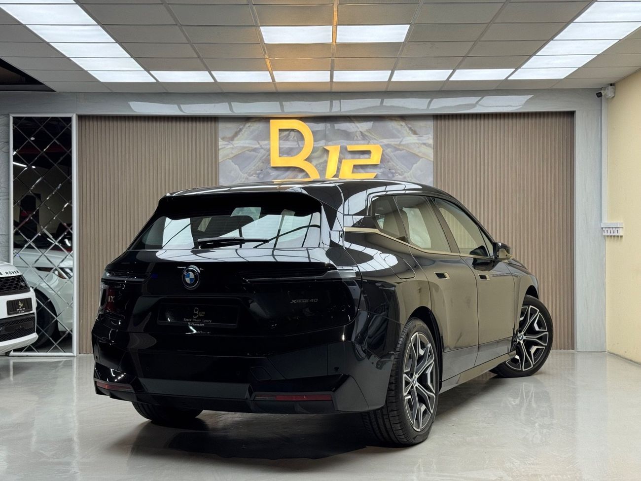 بي أم دبليو iX xDrive40