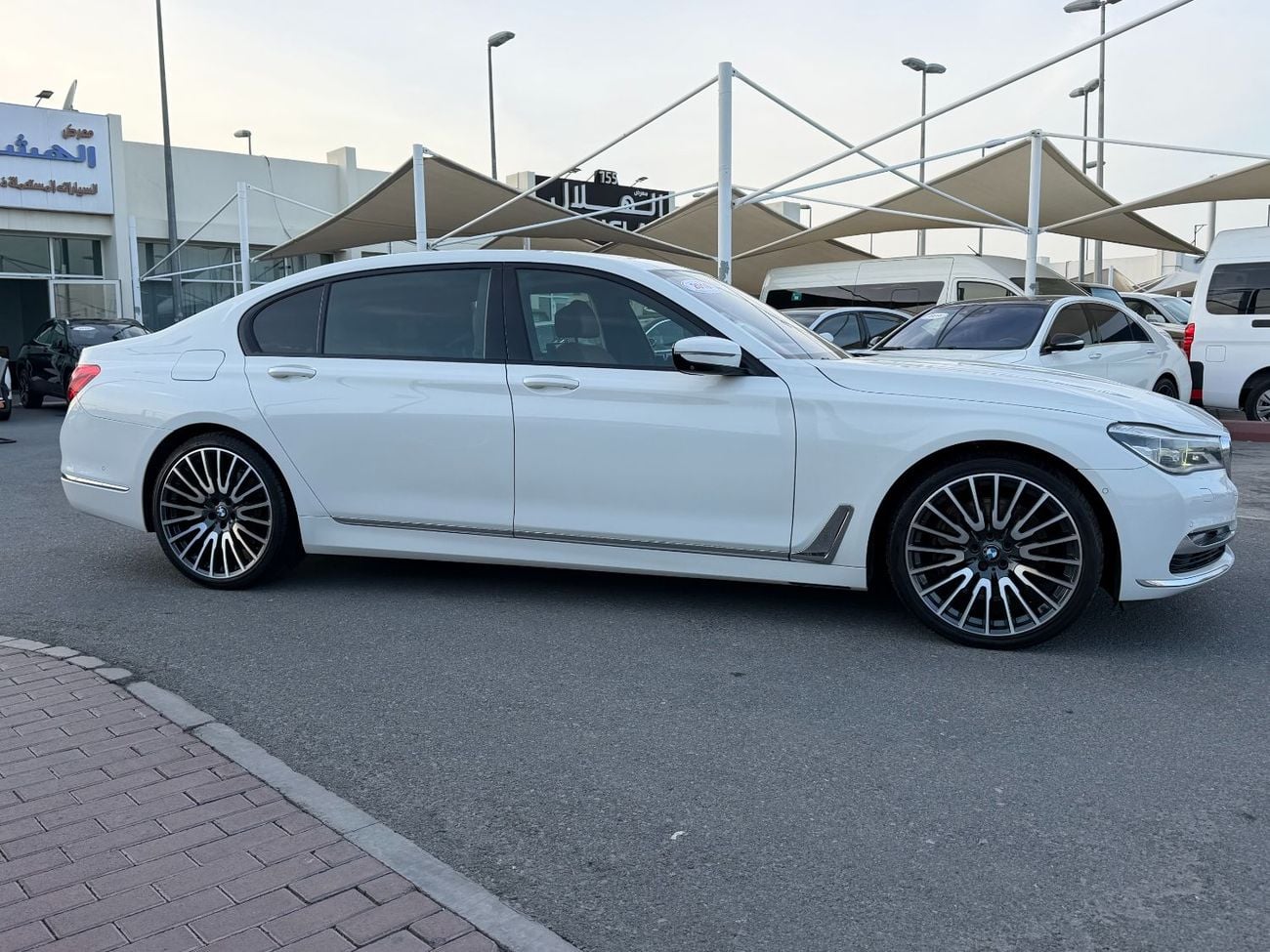 بي أم دبليو 750Li xDrive Executive 4.4L
