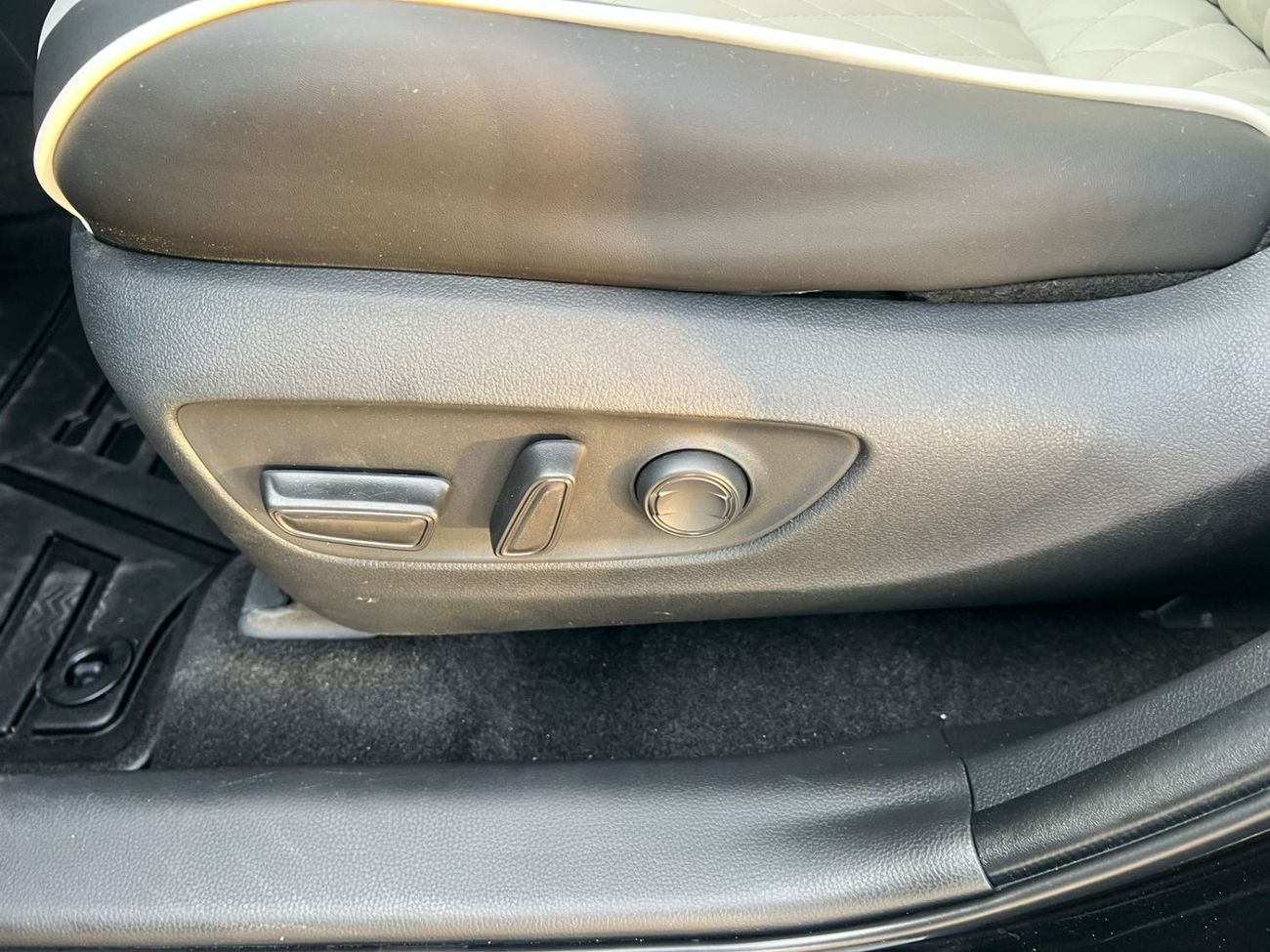 Toyota RAV4 2023 Toyota RAV4, XLE - 2.5L -V4 - 4 Wheel Drive - 4X4 - ELECTRIC  & LEATHER SEATS - PUSH START - Re