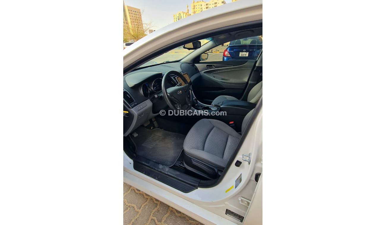 Hyundai Sonata HYUNDAI SONATA HYBRID 2013  NO DEFECTS  CLEAN CAR