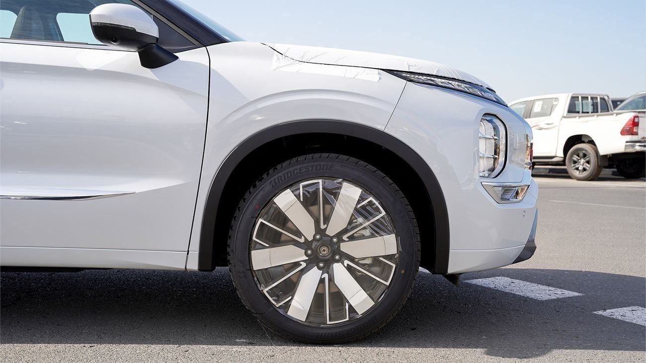 ميتسوبيشي آوتلاندر HIGHLINE ميتسوبيشي أوتلاندر 2026 – الفئة البريميوم (G09)  2.5 لتر | SUV بسبعة مقاعد | مواصفات الخليج