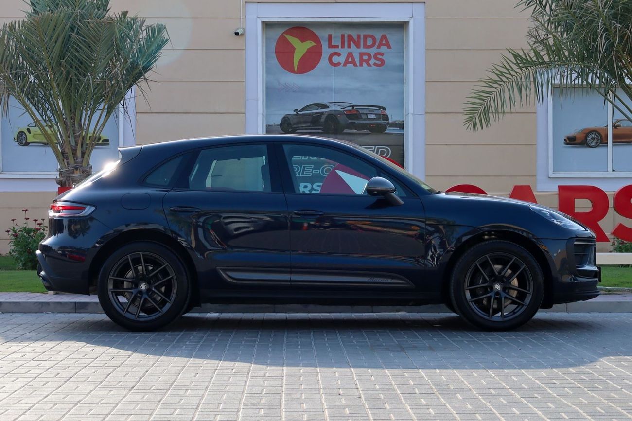 Porsche Macan Porsche Macan T 2023 GCC under Agency Warranty with Flexible Down-Payment/ Flood Free.