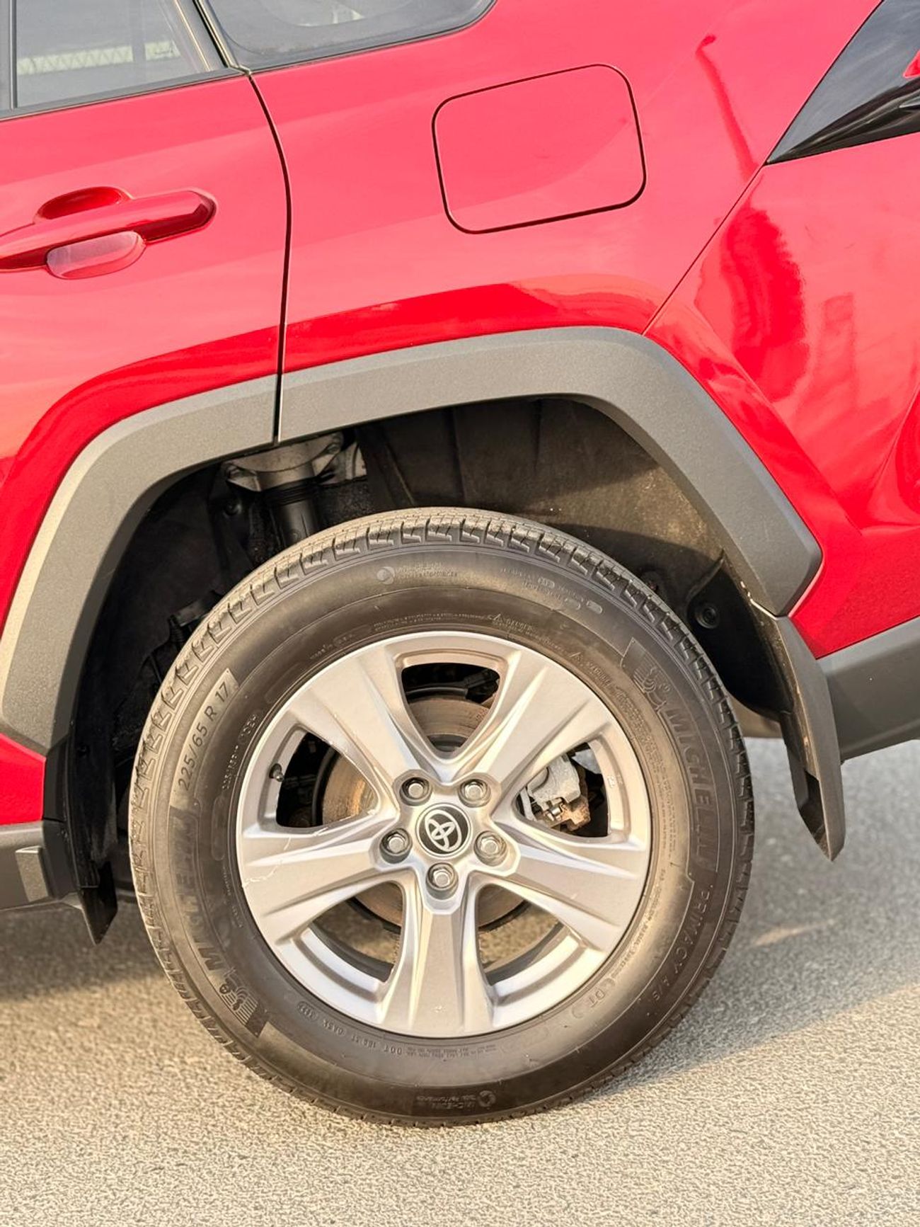 Toyota RAV4 XLE 2.5L AWD Full option 2023