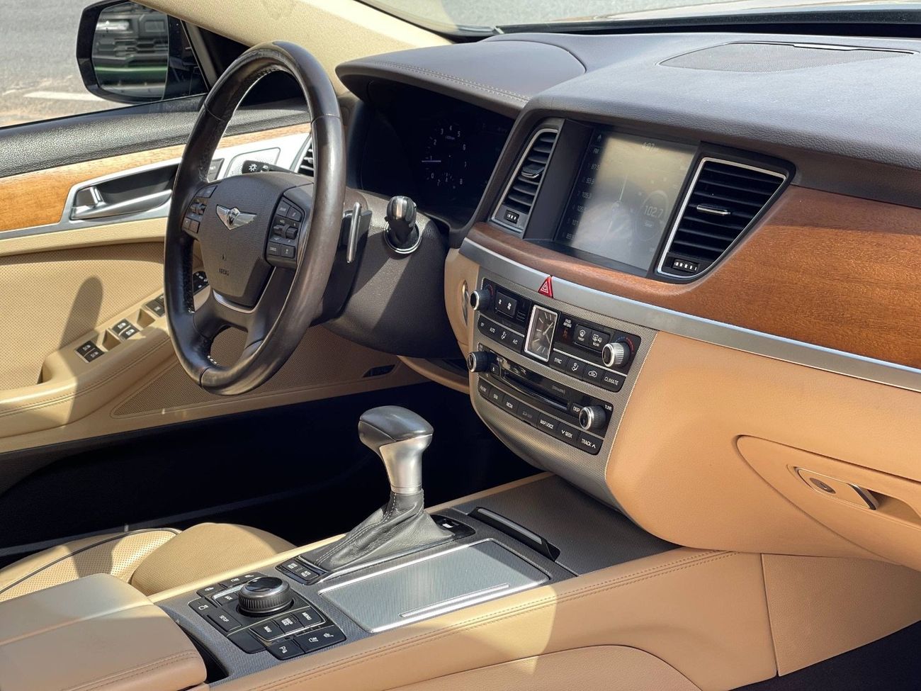 جينيسس G80 V6 3.8L / PANORAMIC SUNROOF / 360 CAMERA / RADAR / COOLING AND HEATING SEATS