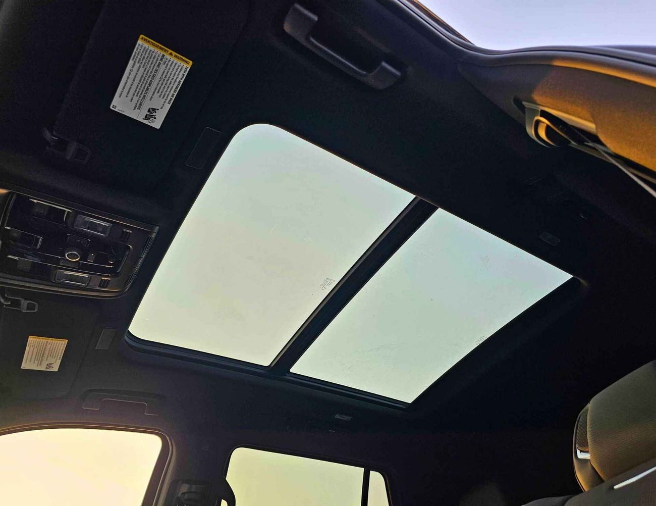 Cadillac Escalade PREMIUM LUXURY / 6.2L V8 / 4WD / FULL OPTION (CODE # 69098)