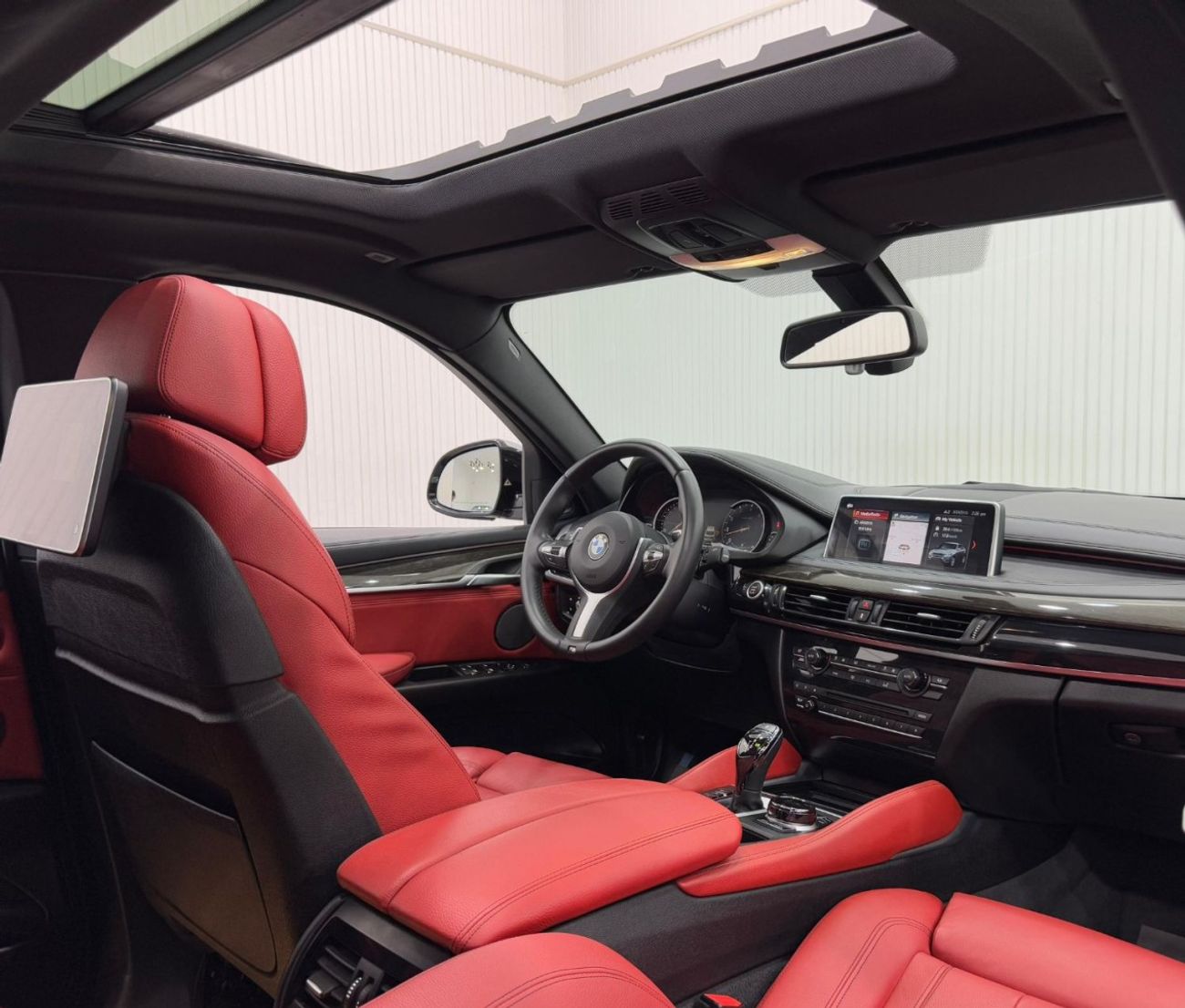 بي أم دبليو X6 50i M Sport 4.4L 2018 BMW X6 xDrive50i M-Kit, Warranty, Full BMW Service History, Low Kms, GCC